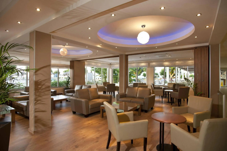 Pernera Beach Hotel — фото 2