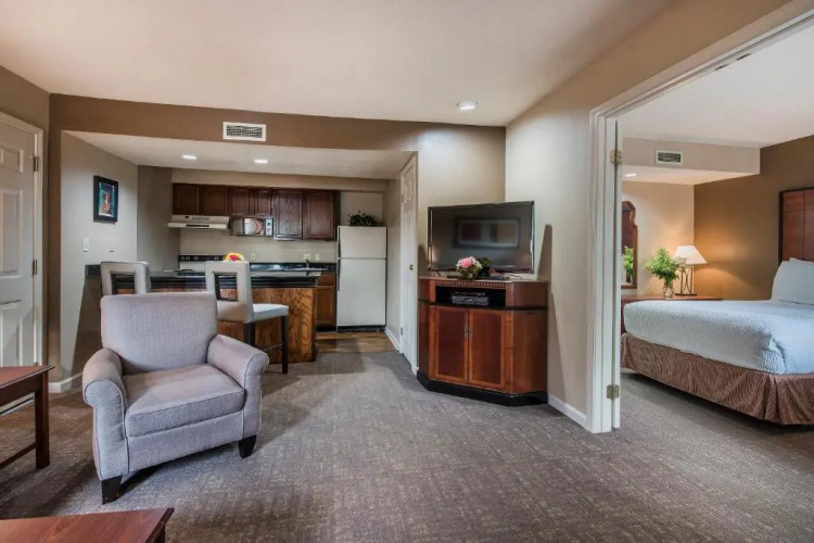 Cloverleaf Suites — фото 2