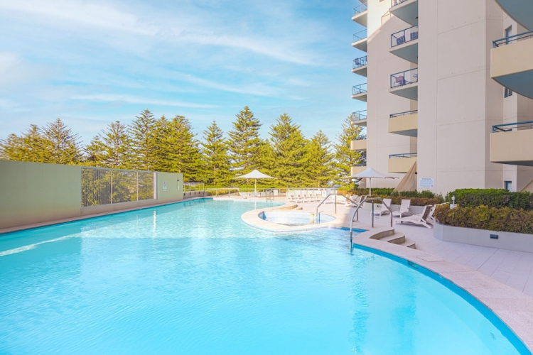 Beachside Studio With Pool and Gym Access — фото 3