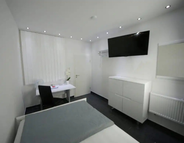 Hotel am Rosenplatz 24-hour check-in, free parking, guest kitchen