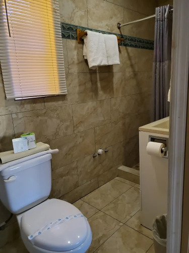 Pinecrest Inn & Suites — фото 2