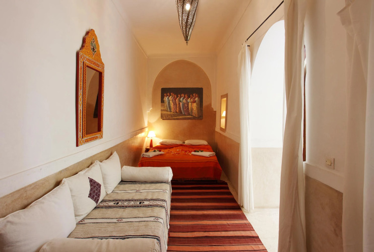 Riad White Flowers