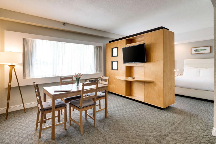 Crest Hotel Suites — фото 5