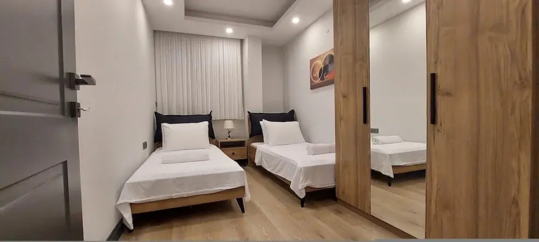 Professionally Maintained Spacious New Suites 1 — фото 3