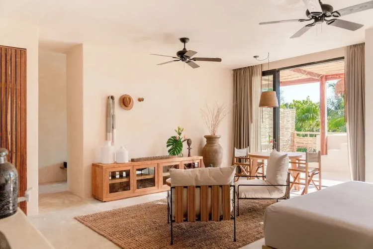 Best-Located Beach Suite with pool. — фото 3