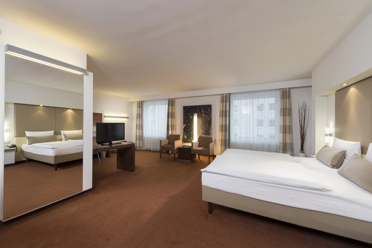 Estrel Hotel Berlin — фото 2