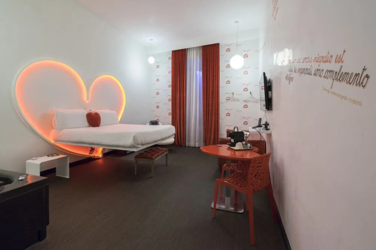 iRooms Jacuzzi Suites — фото 4