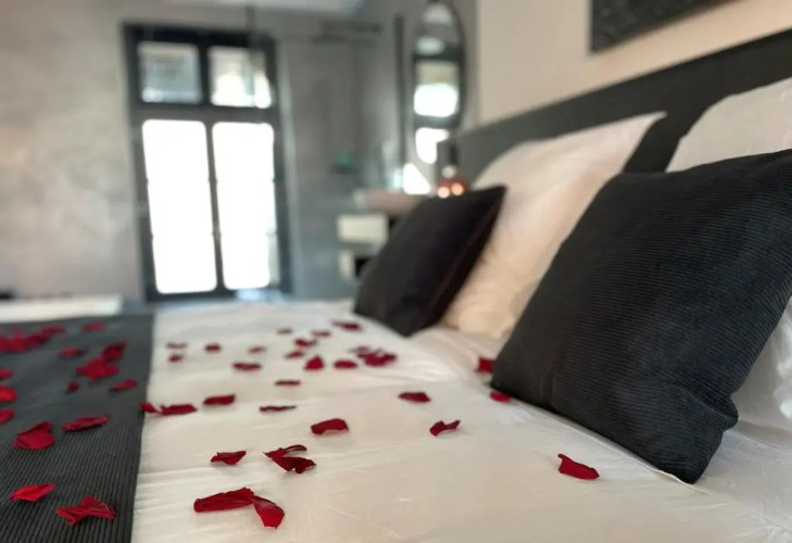 Ennéa - Jacuzzi & Luxury Suites — фото 2