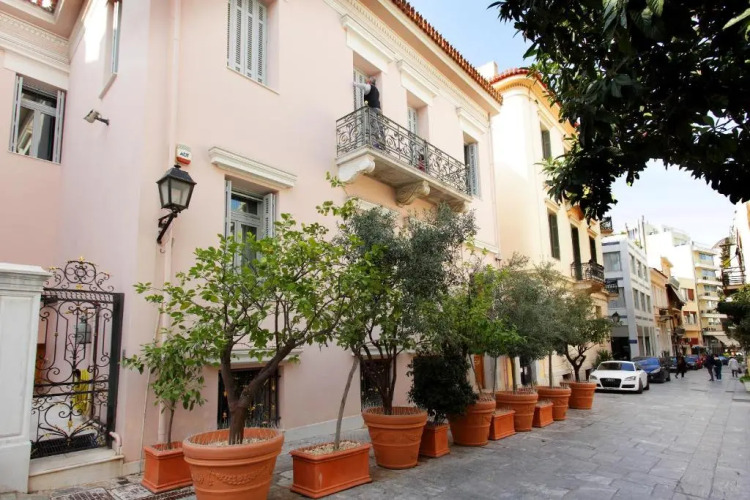The Marble Suites, PLAKA