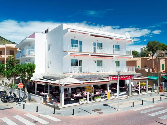 Neptuno Paguera Hostal