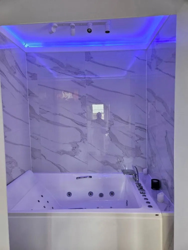 Suite With Private Jacuzzi — фото 5