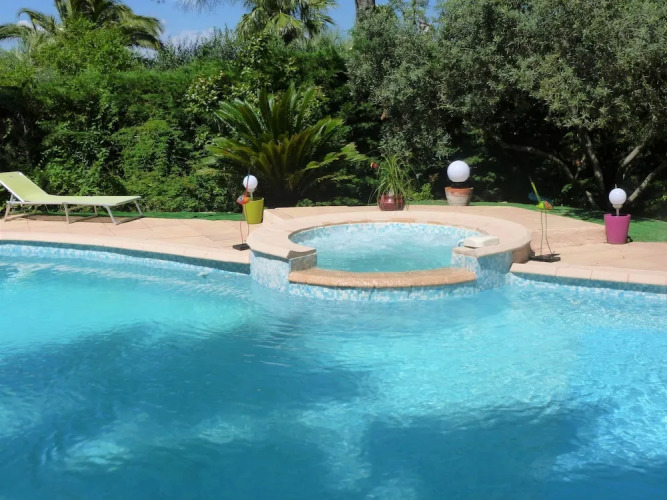 Spacious Villa at Saint-raphael With Jacuzzi — фото 3