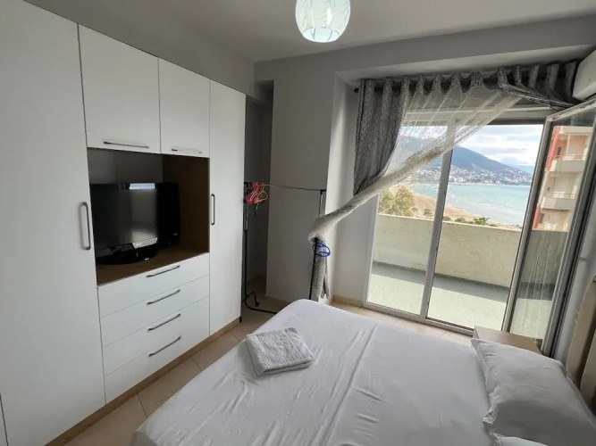 Beautiful 2 Bedroom Flat — фото 3