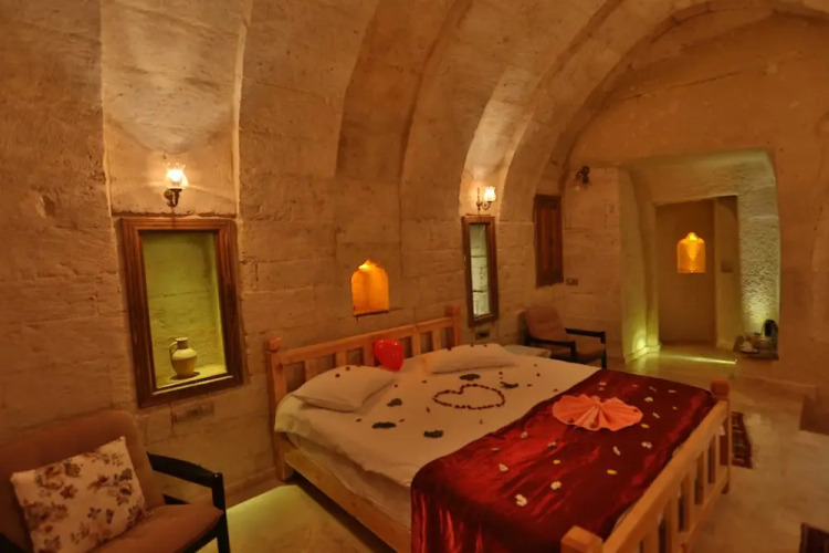 Abu Hayat Cave Suites