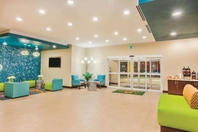 La Quinta Inn and Suites Cotulla — фото 2