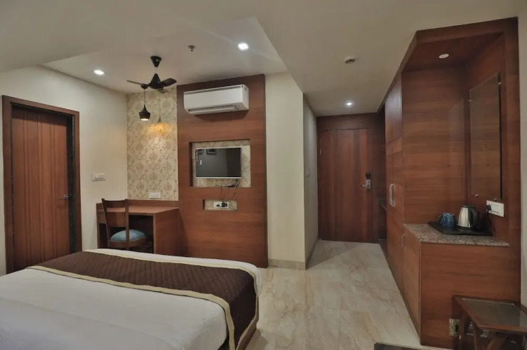 Hotel Candle Wood By A Plus Hospitality