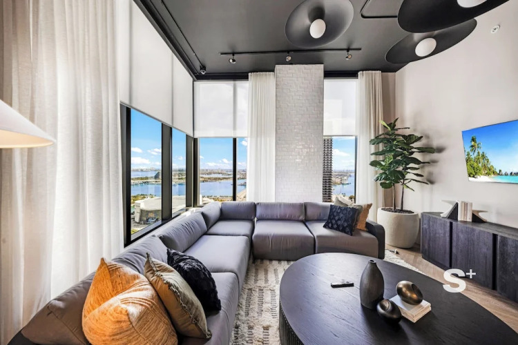 Cozy & Spacious Studio - City Views — фото 5