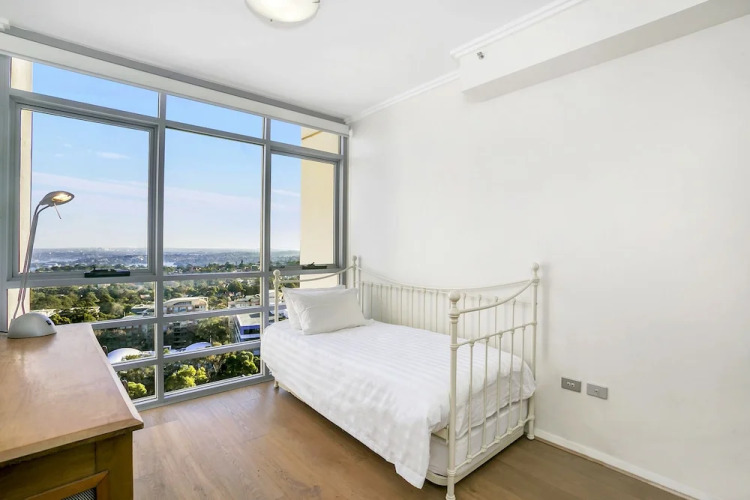 Bright Open Plan Spacious Two Bdr Apt - SL001 — фото 3