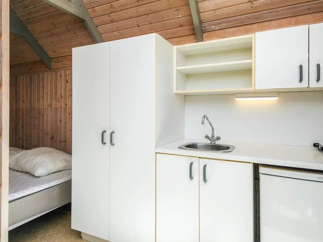 Cabin in Camping Resort-shared Bathroom — фото 4