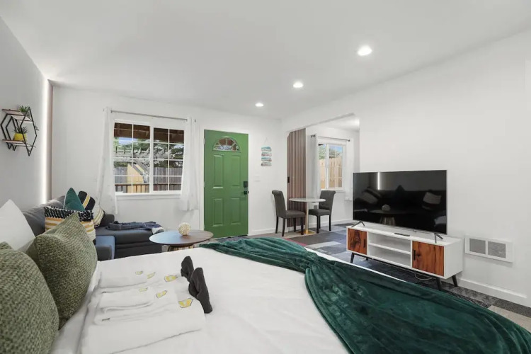 Beachy 1BR Escape with SofaBed Golf — фото 5