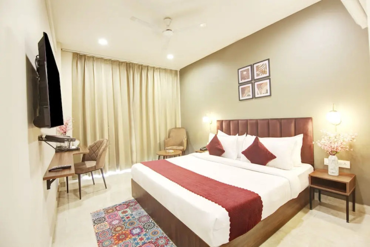 Saltstayz Select – Near Sohna Road City Center