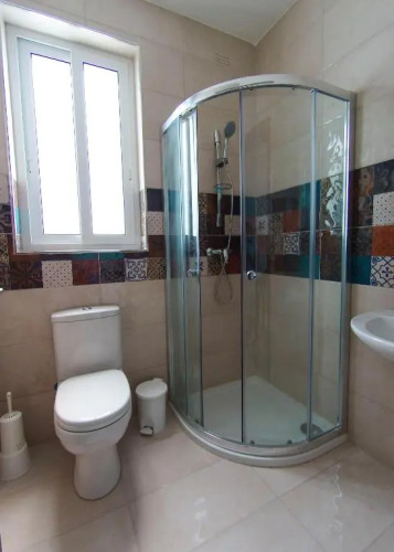 F12-1 Room 2 single beds shared bathroom in shared Flat — фото 5