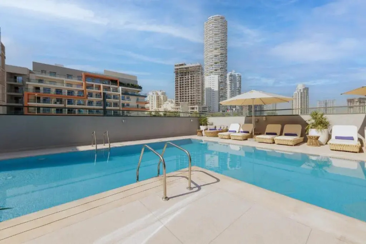 Отель Holiday Inn Dubai Village Circle