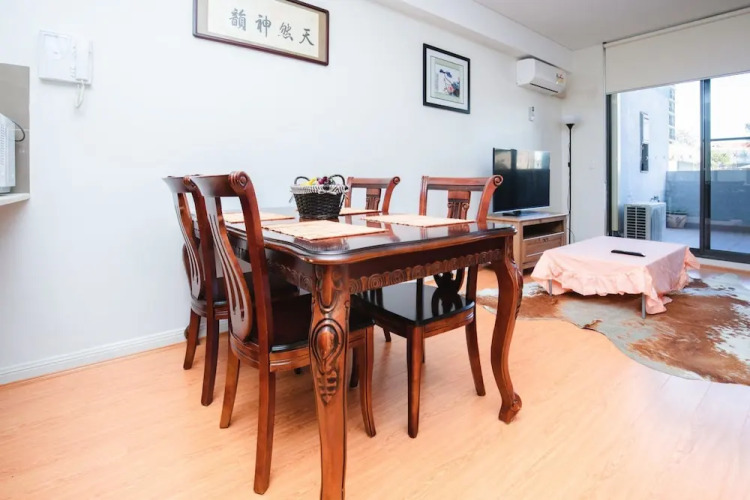 Spacious Two-Storey Home — фото 4