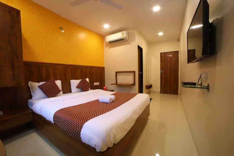 OYO 8757 Prakash Inn