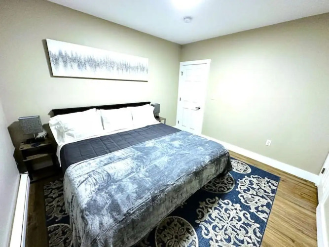 Cozy Unit King bed Laundry — фото 2
