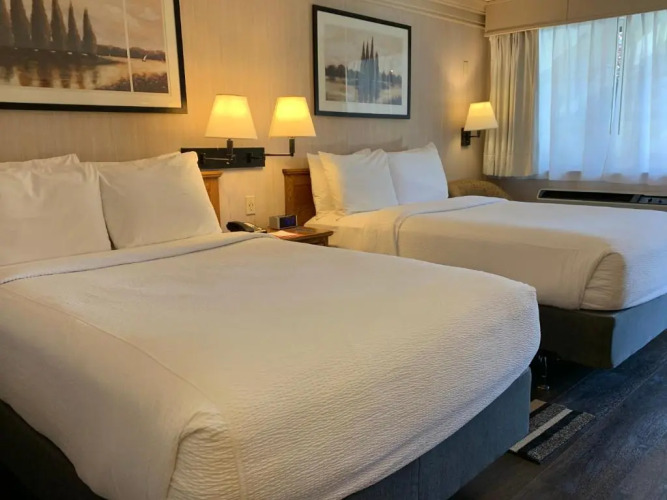 Coachman Inn & Suites