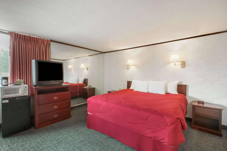 Schenectady Inn & Suites — фото 4