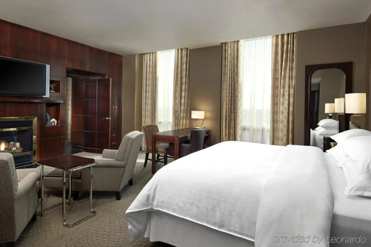 Sheraton Suites Calgary Eau Claire — фото 3