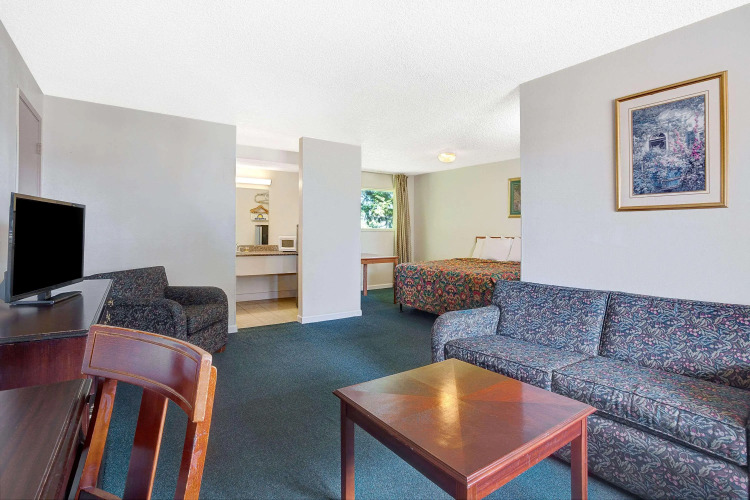 Days Inn by Wyndham Everett — фото 4