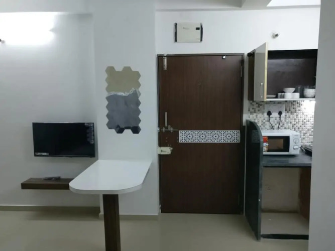 StayEden - Comfortable & Stylish 2BHK — фото 4