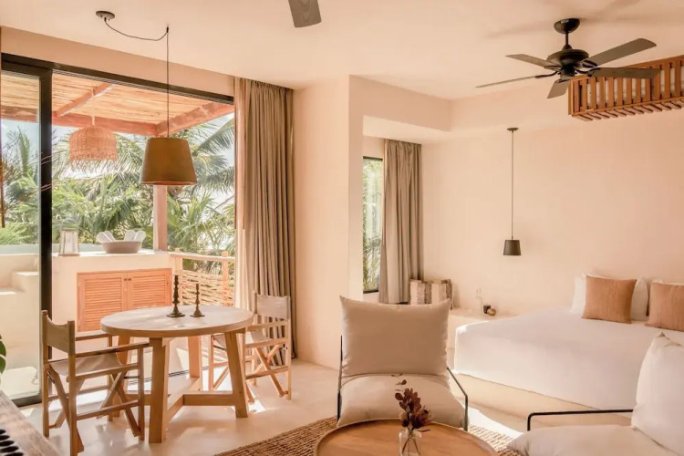 Best-Located Beach Suite with pool. — фото 5