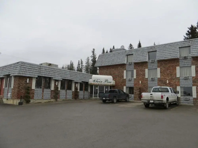 Twin Pine Inn & Suites — фото 4