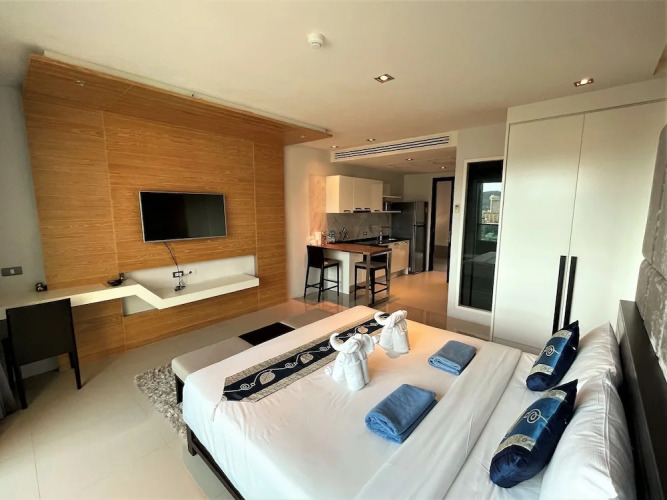 Emerald Terrace Patong by Chattha