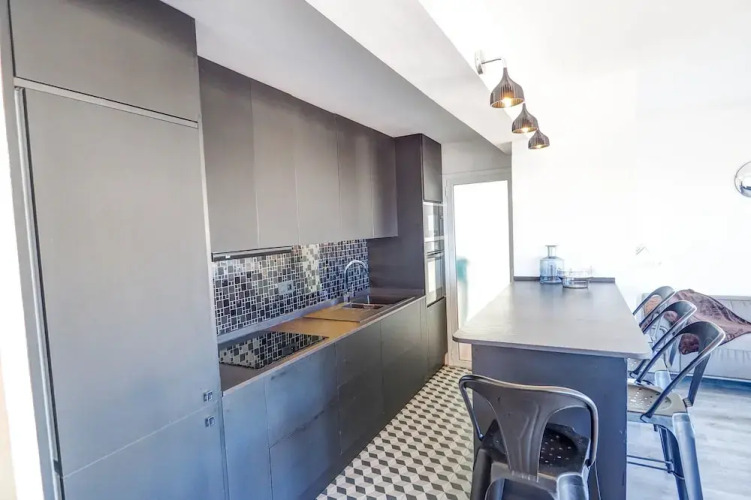 Chic Sea View Apartment — фото 5