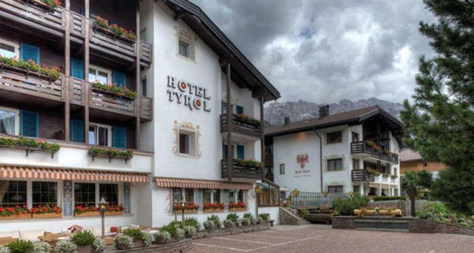 Сельва ди. Tyrol Hotel Selva. Tyrol Hotel Selva ресторан. Astor Garden Hotel.