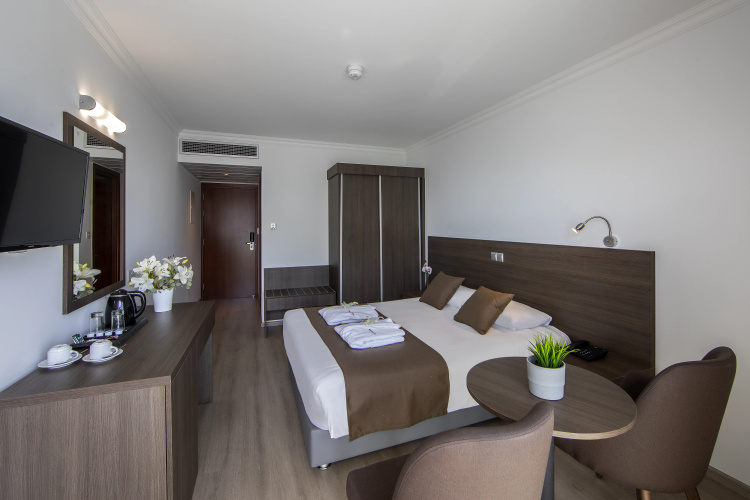 Kapetanios Limassol Hotel — фото 4