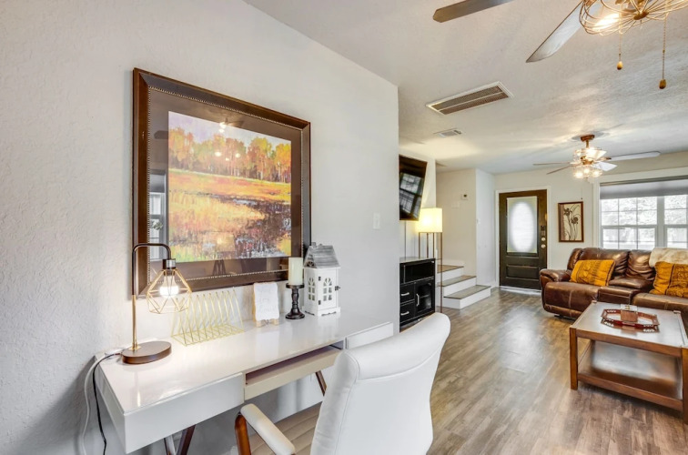 Backyard, Deck & Fire Pit: Conroe Getaway — фото 5