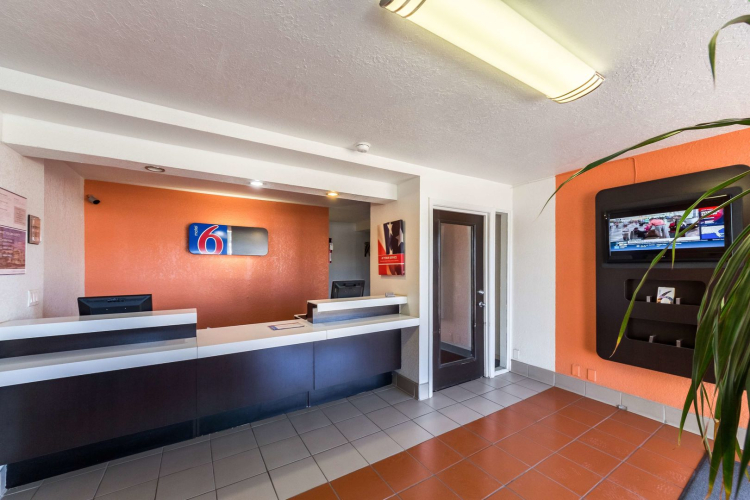 Motel 6 Uvalde, TX — фото 2
