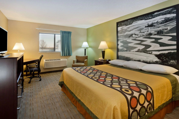 Super 8 by Wyndham Rochelle