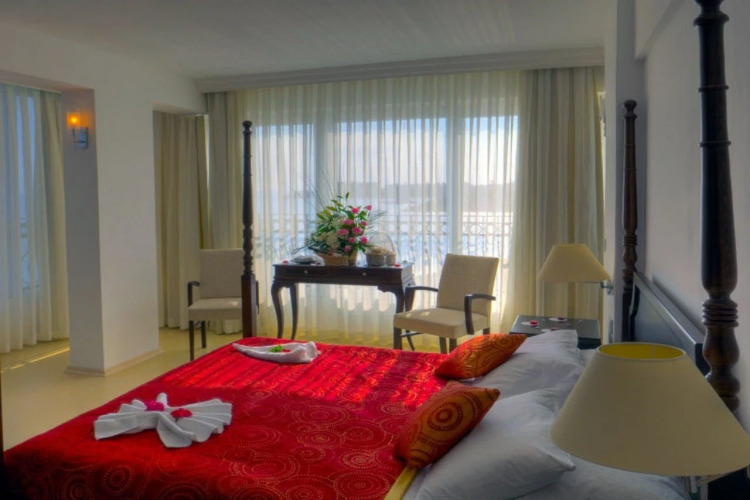 Ada Beach Hotel — фото 2