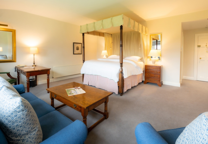 Dunraven Arms Hotel 