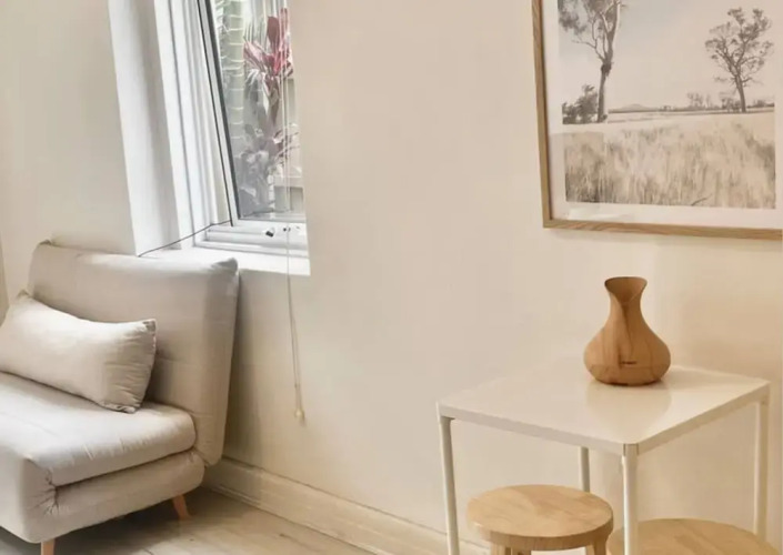 Prime Location Unit With Backyard — фото 3