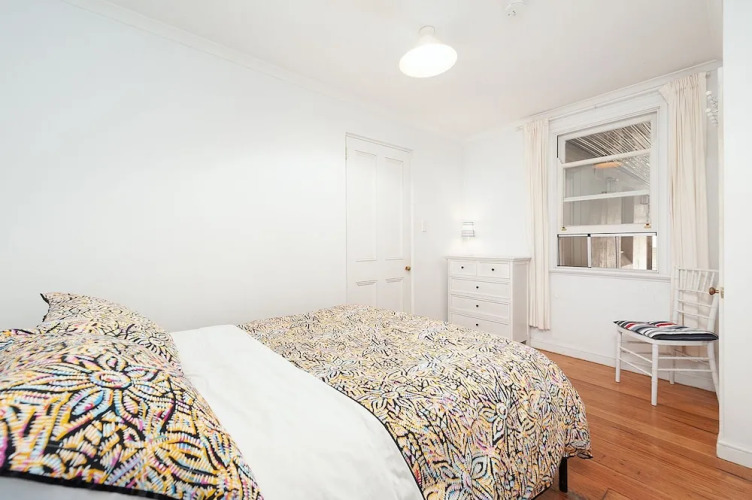 Charming Centrally Located 2 Bedroom Accommodation — фото 3