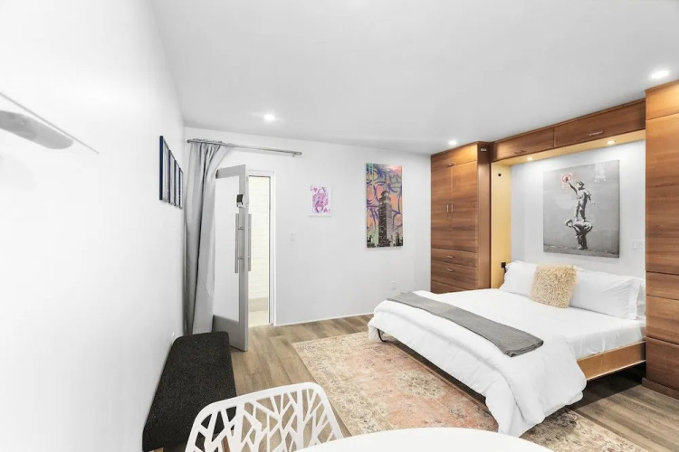 Modern Designer Studio with Pool — фото 3