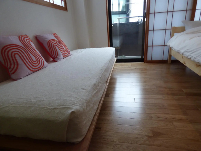 Guesthouse Hyakumanben Cross